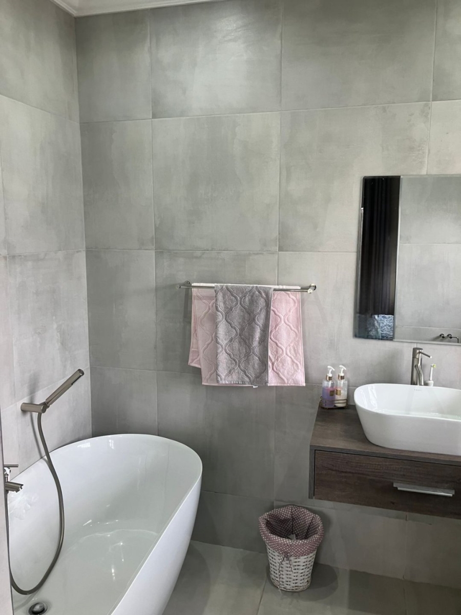 4 Bedroom Property for Sale in Vanes Estate Eastern Cape